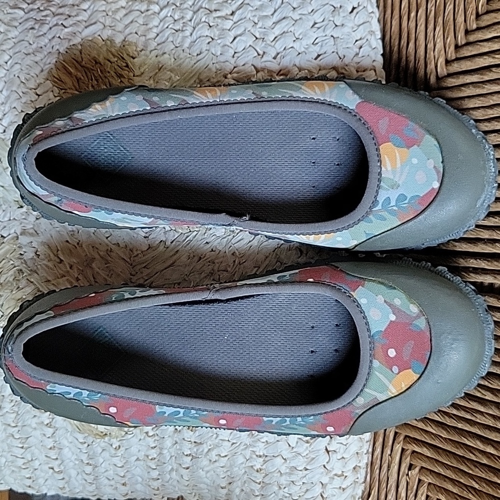 Muck mud/water shoes, multicolored, size 7 - Picture 9 of 12